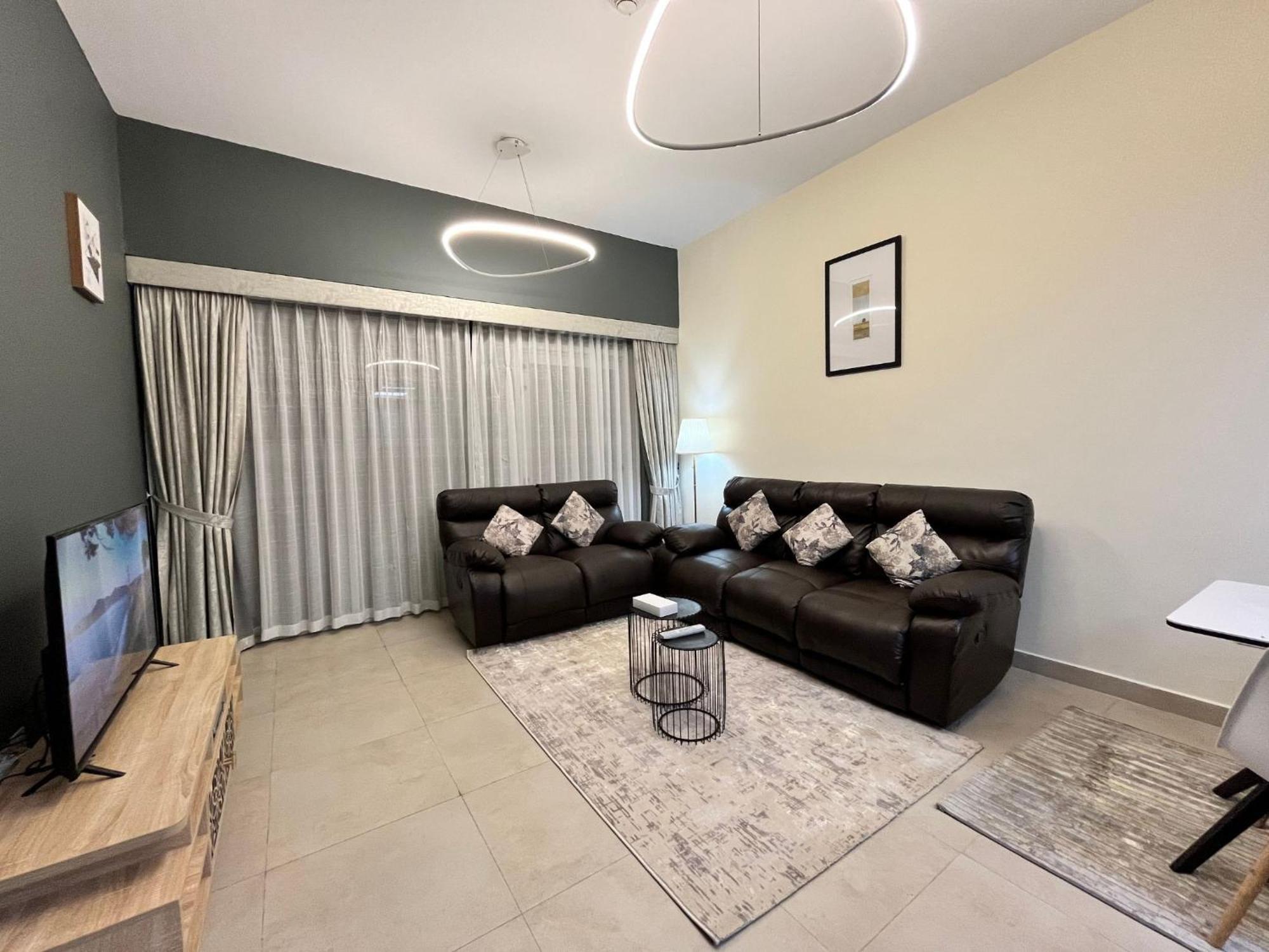 Trinity Holiday Homes - Spacious Modern Living 1Br & 2Br Unique Apartment Dubai Luaran gambar