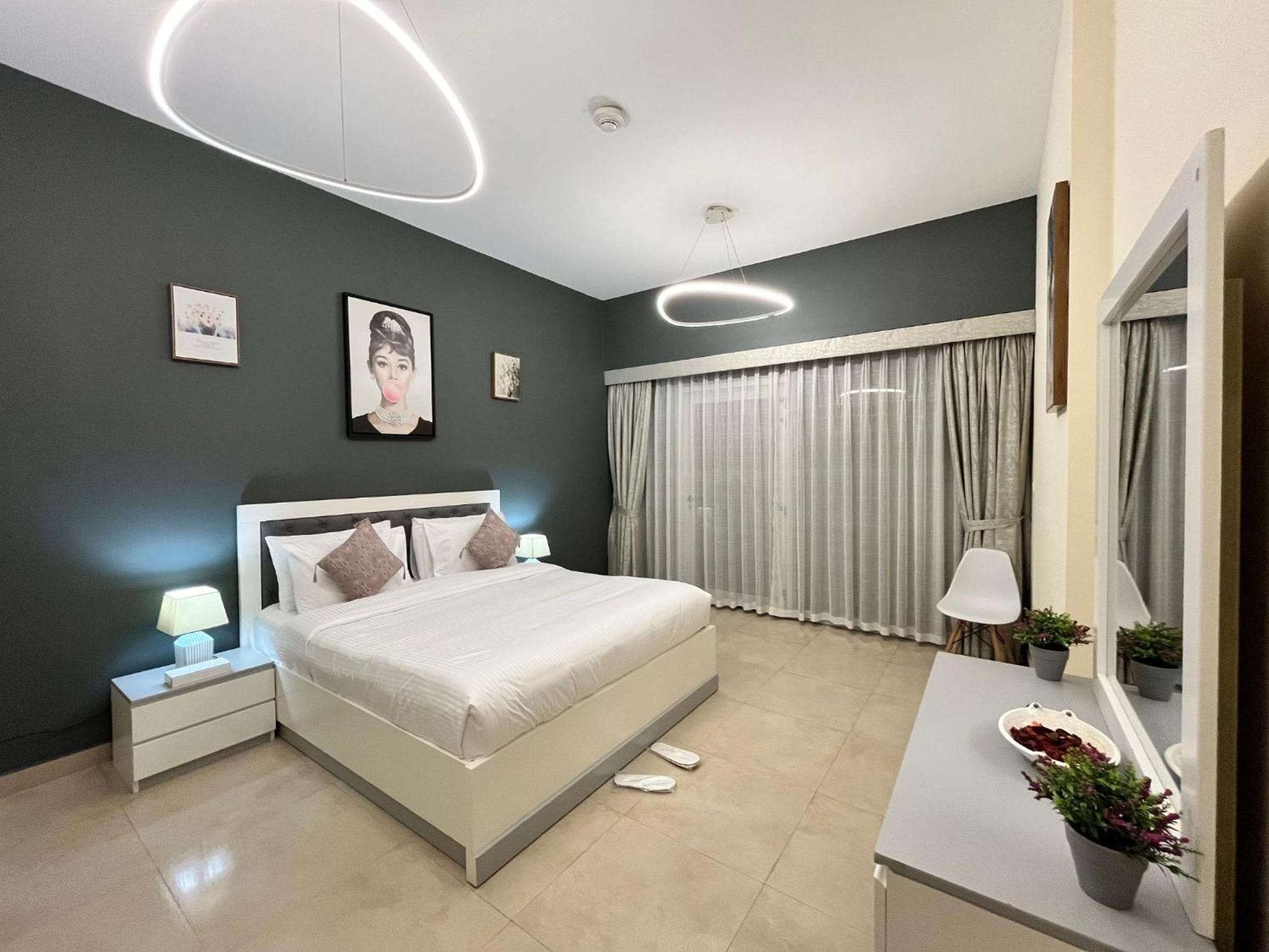 Trinity Holiday Homes - Spacious Modern Living 1Br & 2Br Unique Apartment Dubai Luaran gambar